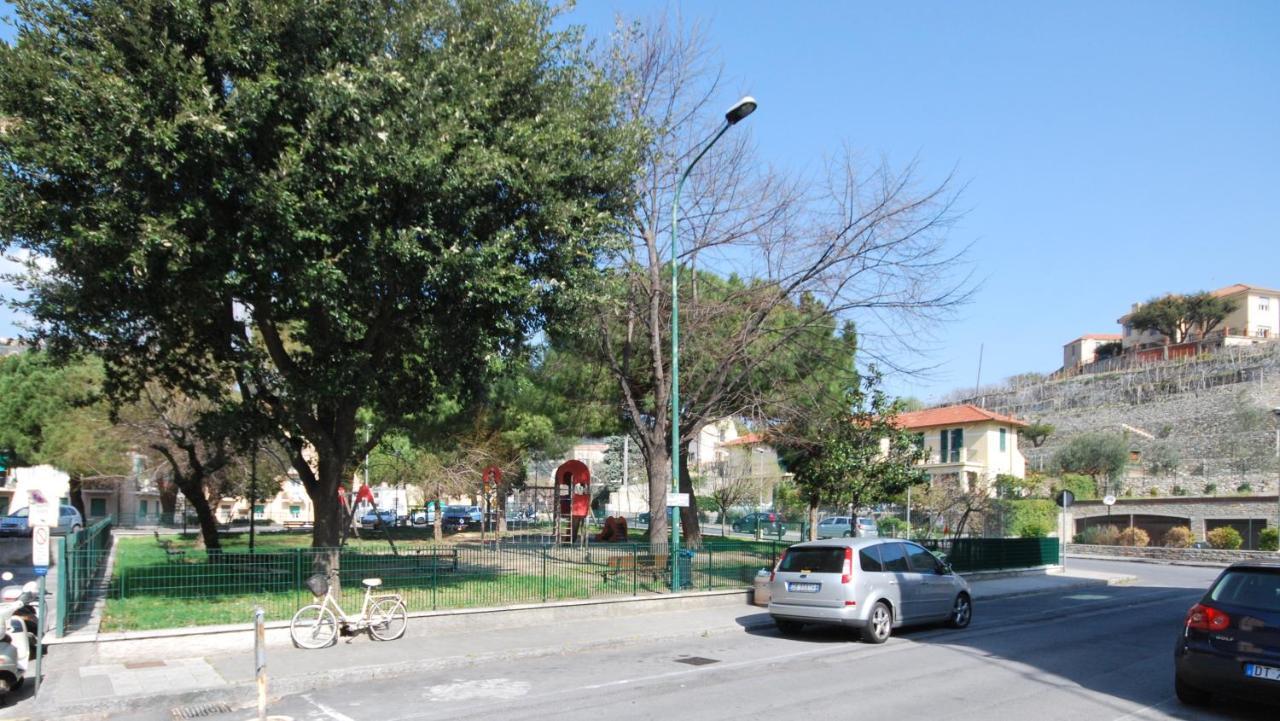Appartamenti Con Giardino E Posto Auto Per Famiglie Finale Ligure Buitenkant foto