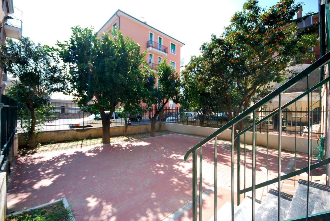 Appartamenti Con Giardino E Posto Auto Per Famiglie Finale Ligure Buitenkant foto