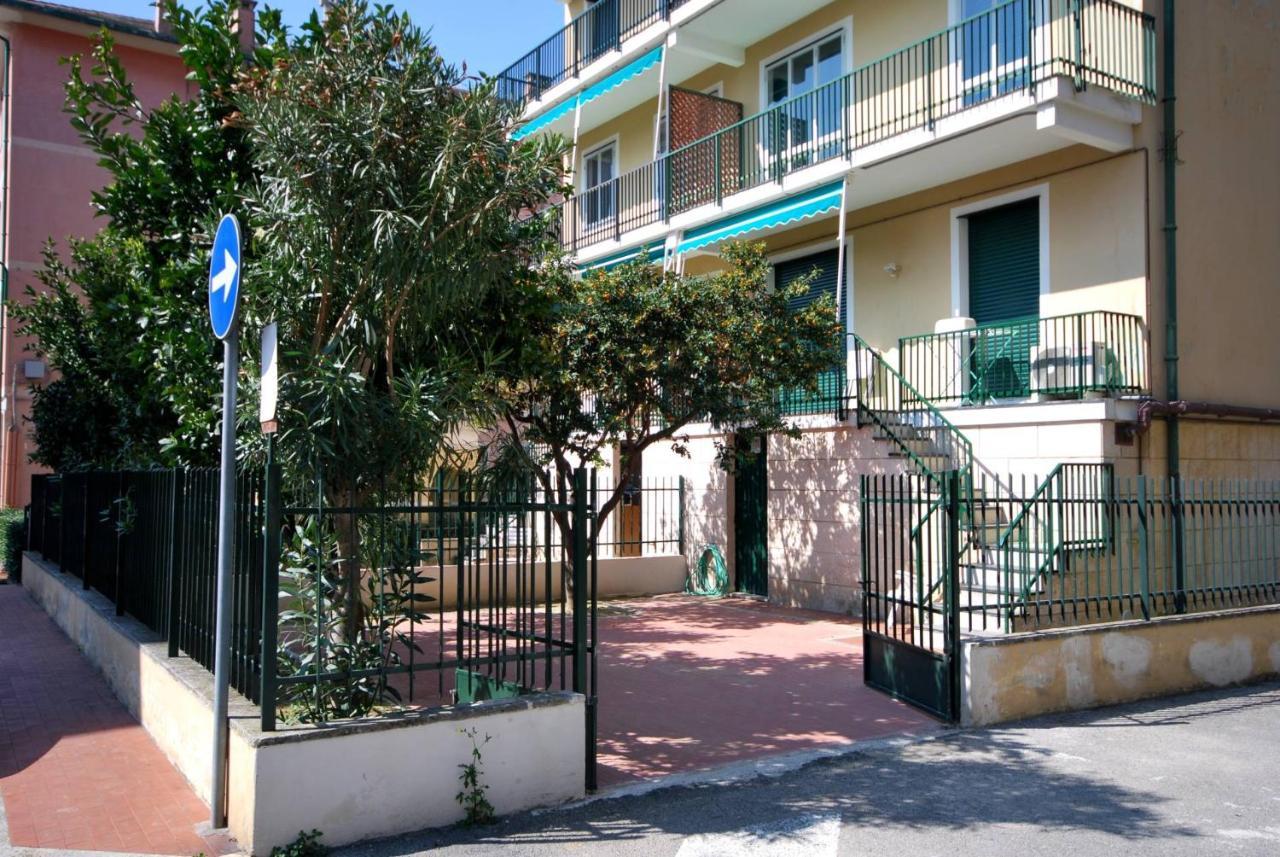 Appartamenti Con Giardino E Posto Auto Per Famiglie Finale Ligure Buitenkant foto